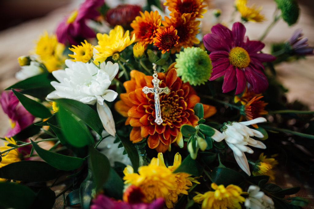 Intimate, Traditional Wedding Photos in Windermere Chapel • Saidia Photography - 
